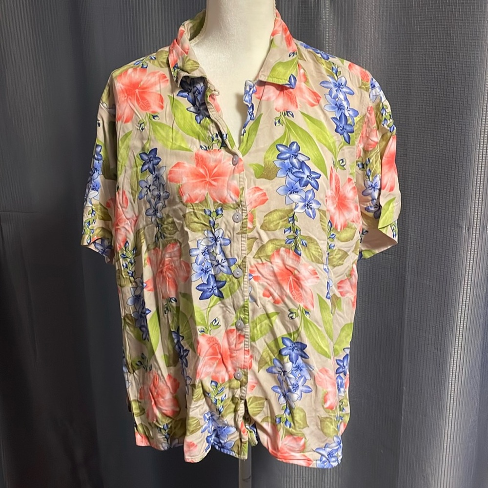 Liz Claibornerne First Issue two piece capri and button down top